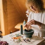 La sinergia del Ashwagandha con Ginseng para bienestar alchemy herbalist botanical — Yan Krukau
