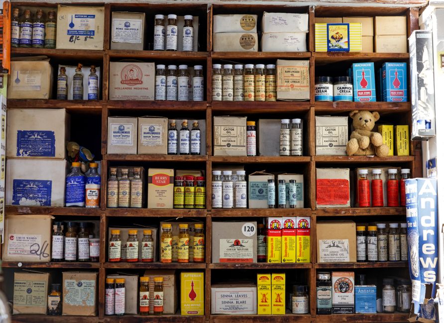 herbal medicine apothecary — Magda Ehlers