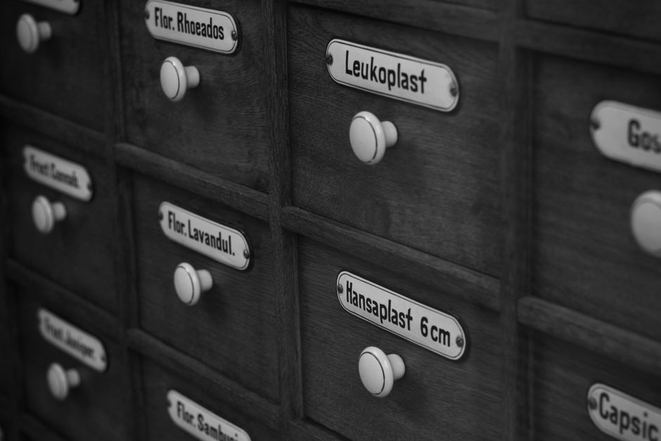herbal medicine apothecary — Peter Dyllong