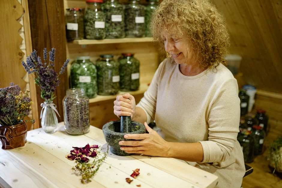 herbal medicine apothecary — Yan Krukau