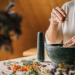 Usos medicinales de la cúrcuma y sus contraindicaciones clave herbal medicine apothecary — Yan Krukau