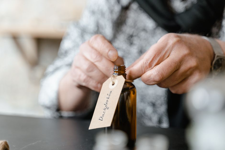herbal medicine apothecary — MART PRODUCTION